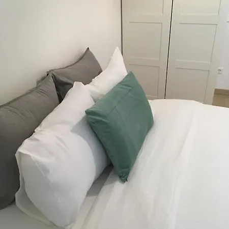 Apartment Trendy 3 Beds In Convenient Location *