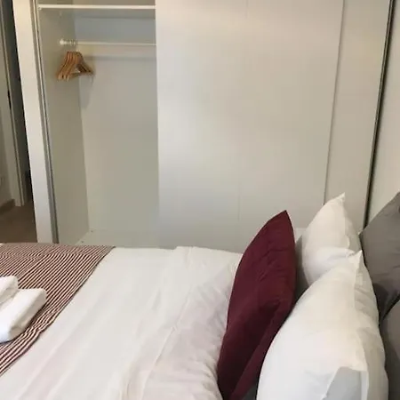 Trendy 3 Beds In Convenient Location *
